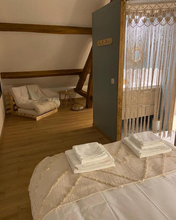 La Charmeraie : Gite De Charme, Piscine Et Spa Thésée Exterior foto