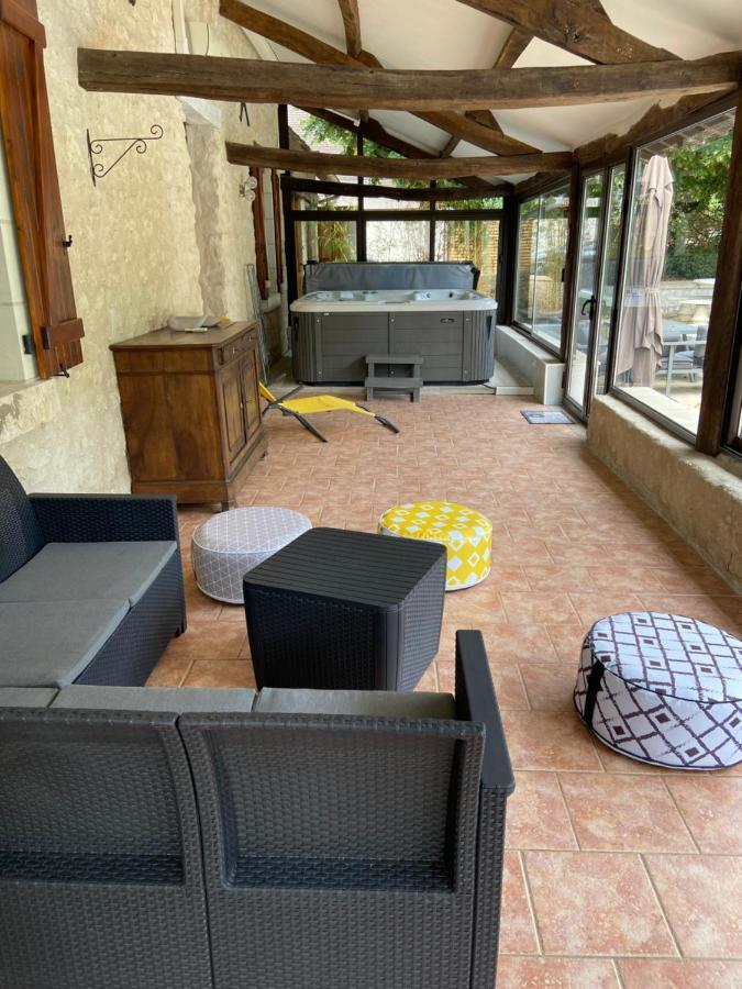 La Charmeraie : Gite De Charme, Piscine Et Spa Thésée Exterior foto