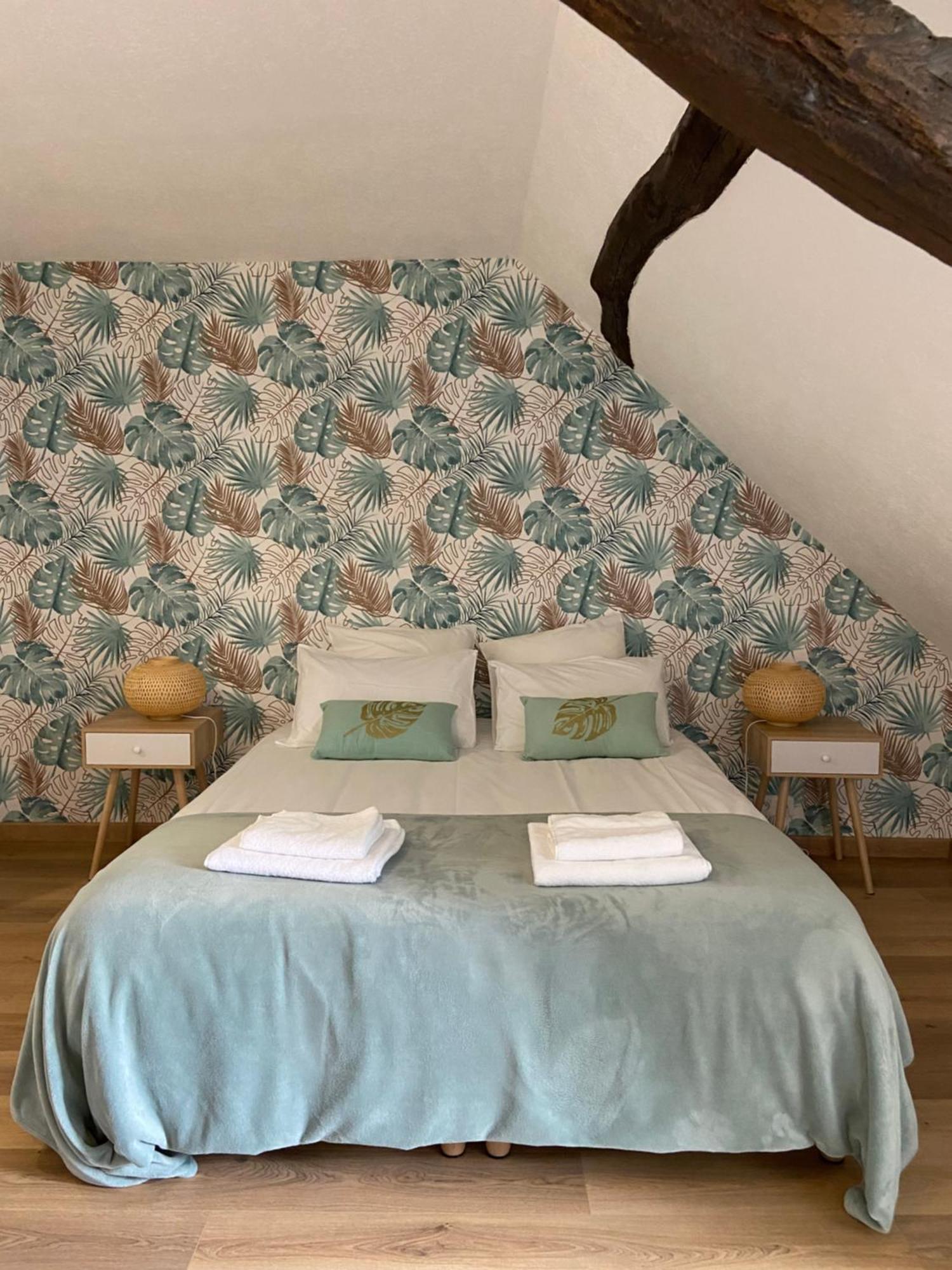 La Charmeraie : Gite De Charme, Piscine Et Spa Thésée Exterior foto